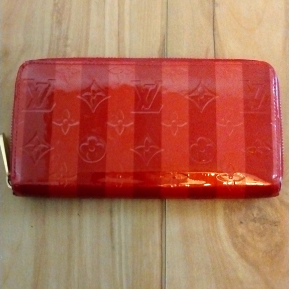 💕LV red vernis striped wallet - Picture 1 of 8